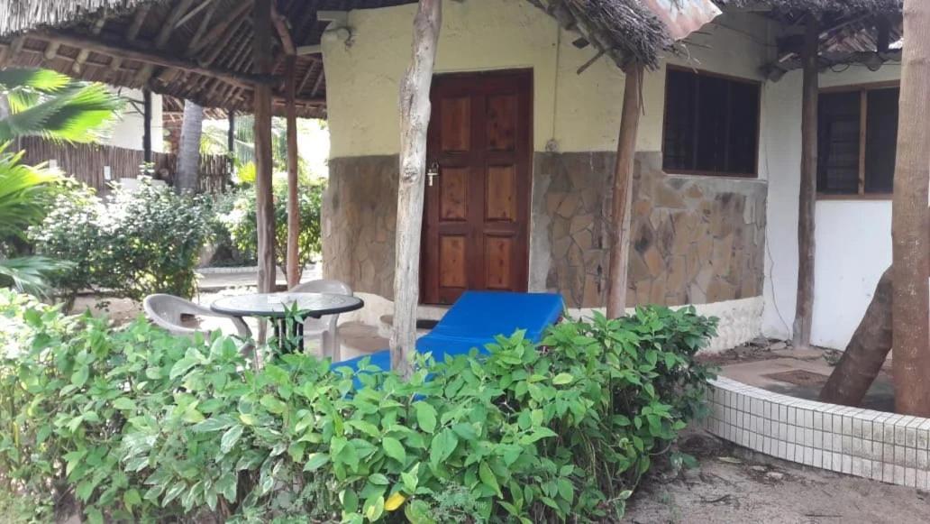 The New Big Tree Beach Resort Mombasa Exterior foto